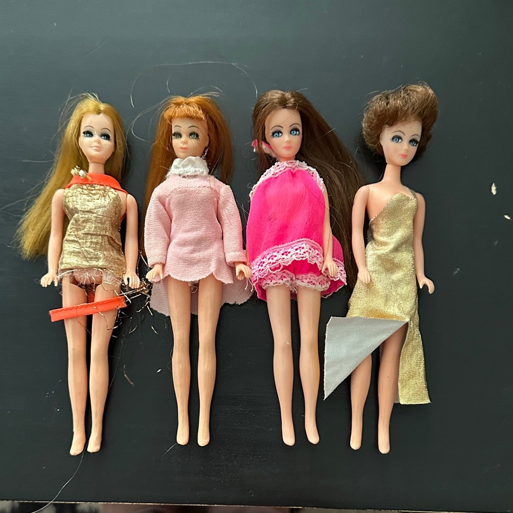 Topper Dawn Doll Vintage 1970 with clothes.